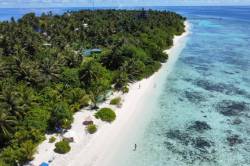 ostrov-Omadhoo-Maledivy