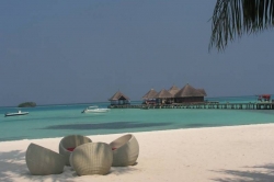 Maledivy, denní vstup do resortu Club Med Kani