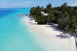 pláž ostrov Mandhoo Maledivy