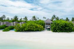 vily na pláži resort Maledivy