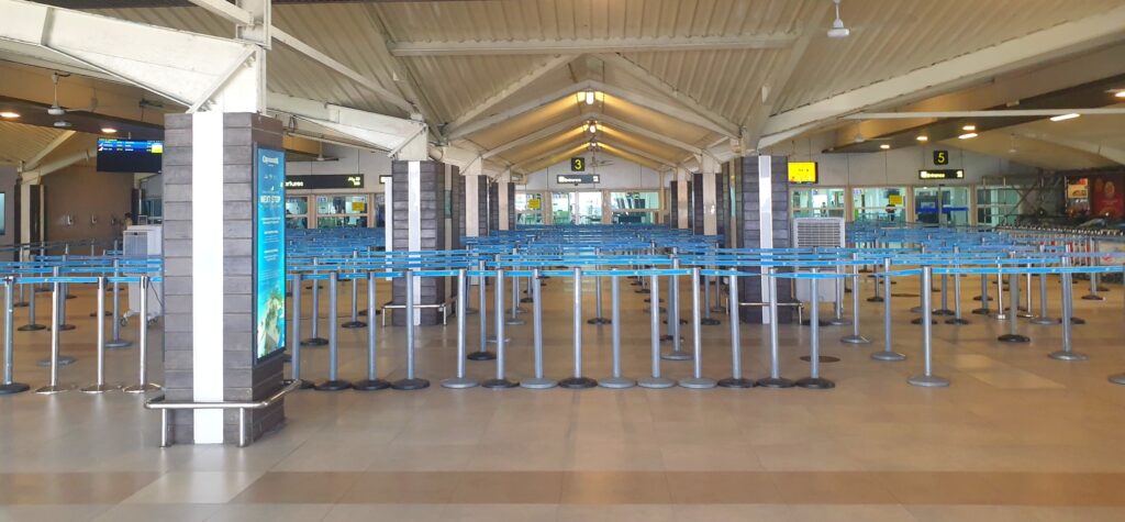 vstupní hala letiště Maledivy