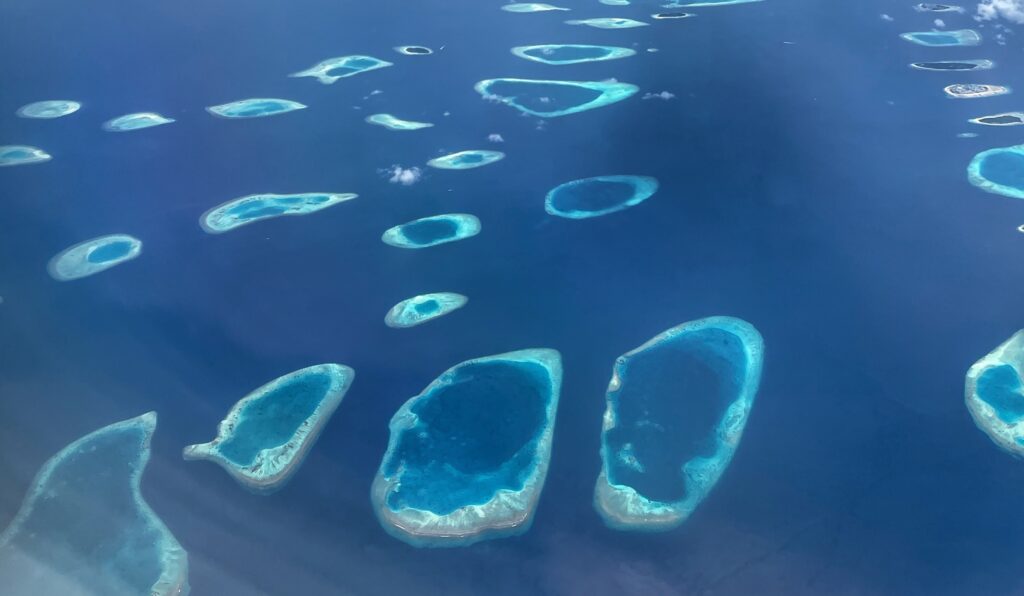 atoly a ostrovy Malediv z letadla
