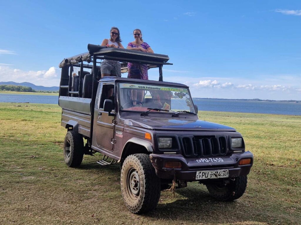 jeep safari v národním parku Minneriya